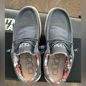 Men’s Hey Dudes. Size 7.